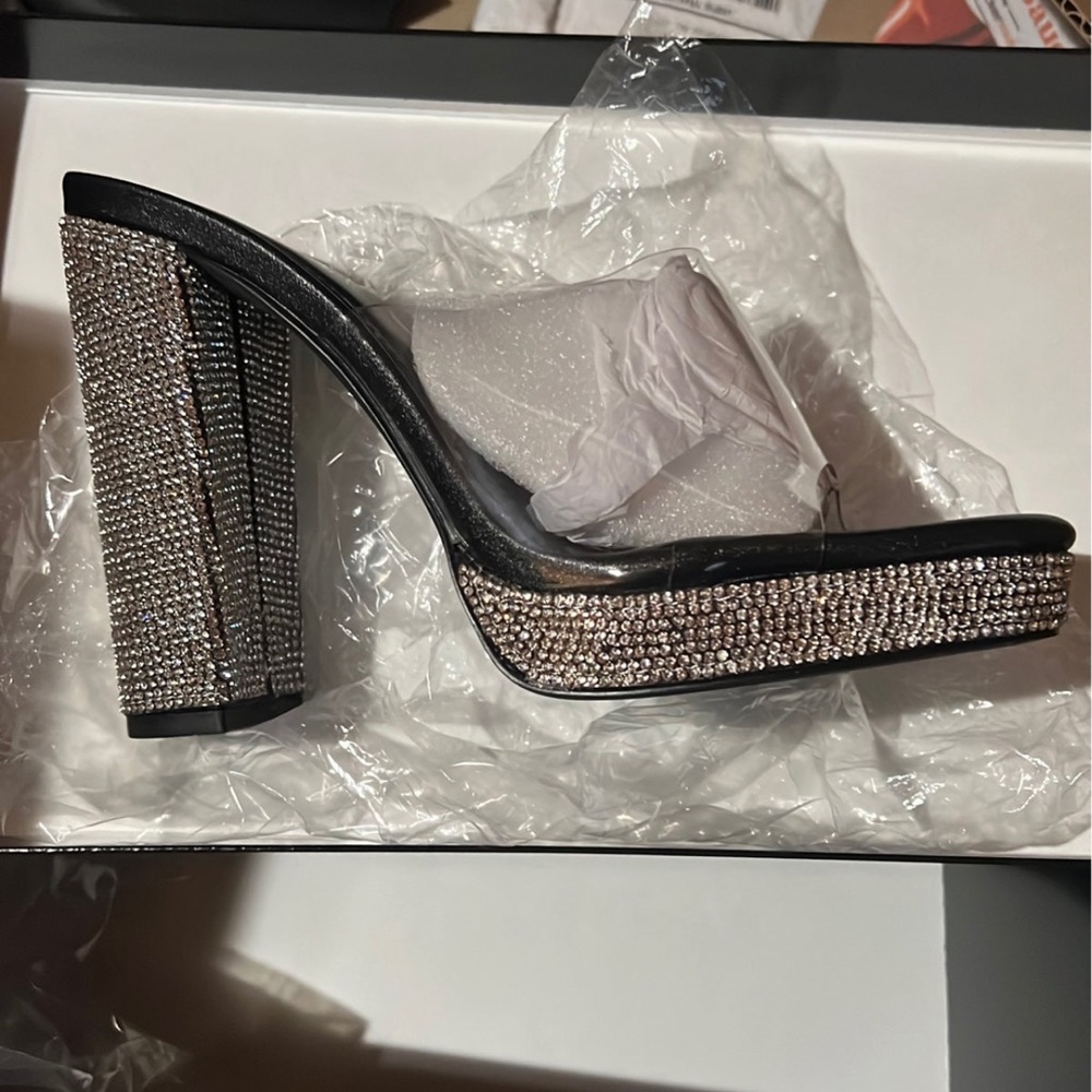 Lilliana Diamond Heels NIB size 7.5